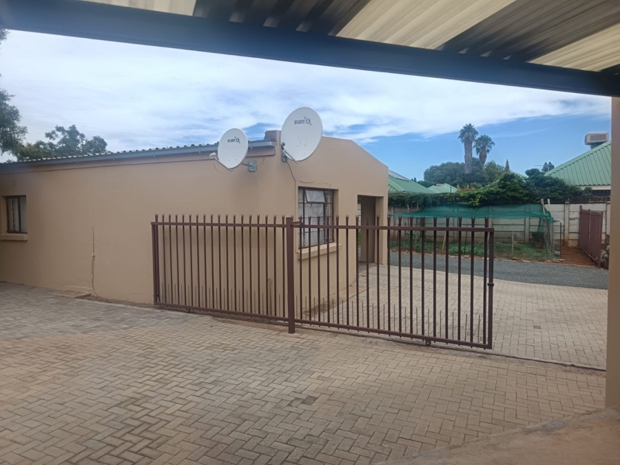 4 Bedroom Property for Sale in Rhodesdene Northern Cape